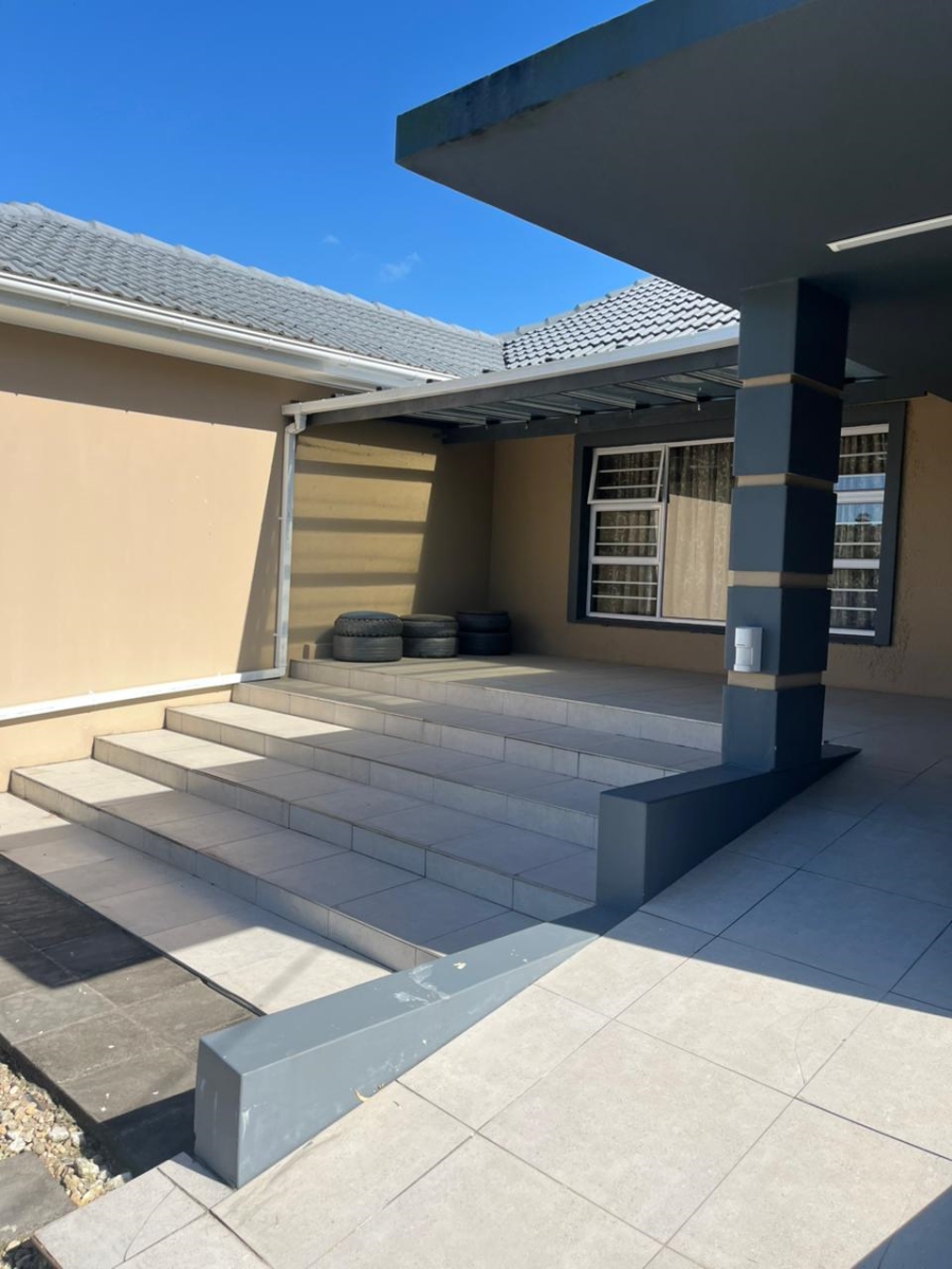 4 Bedroom Property for Sale in Abbotsford Eastern Cape
